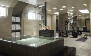Badrummet med eget gym. Foto: Magnus Mårding.