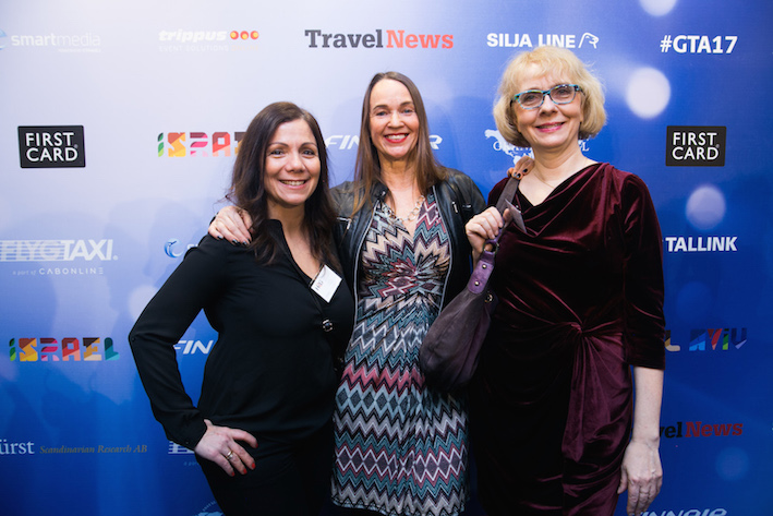 Grand Travel Award-juryns ordförande Pernilla Dorch flankeras av Sofia Pascalidou (t.v.) och Maria Jarn (t.h.). Alla är från HRG Nordic. Foto: Olof Grind