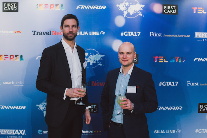 Finnairs Fredrik Charpentier och Robert Lönnblad stannade fram fotografen. Foto: Olof Grind