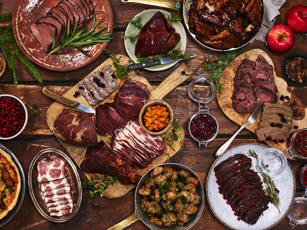 Tegnell Följer man reglerna kan man gå på julbord Travel News