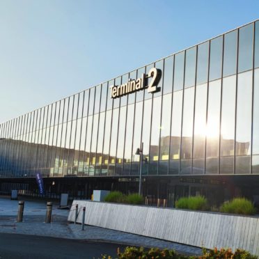 Stopp för all flygtrafik vid Kastrup efter bilkrasch