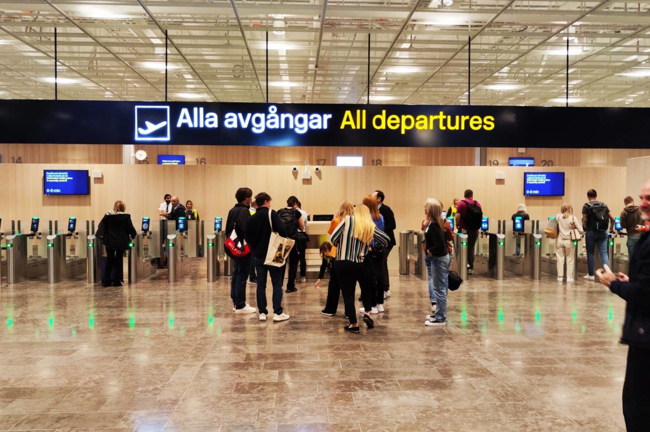 Inrikesflyget fortsätter tappar mark