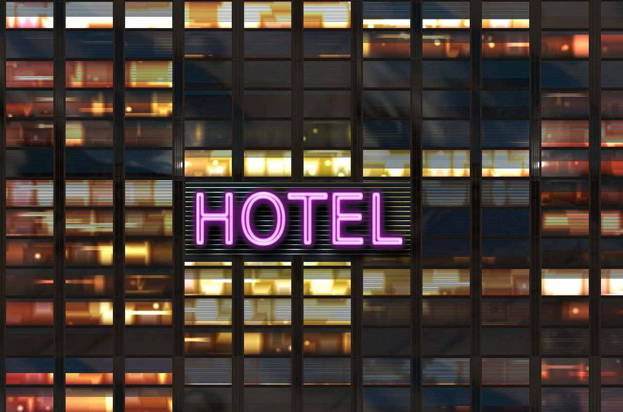 Fortsatt tufft läge för hotell och restauranger