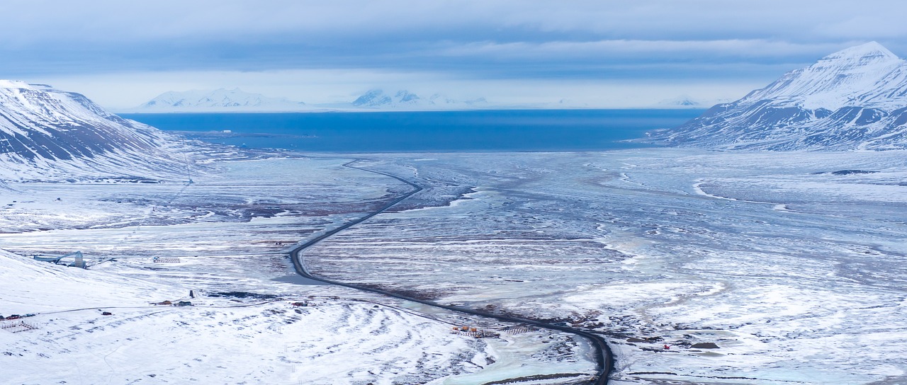 Extrem avsmältning av glaciärerna i Skandinavien och på Svalbard under 2024, visar ny klimatrapport.