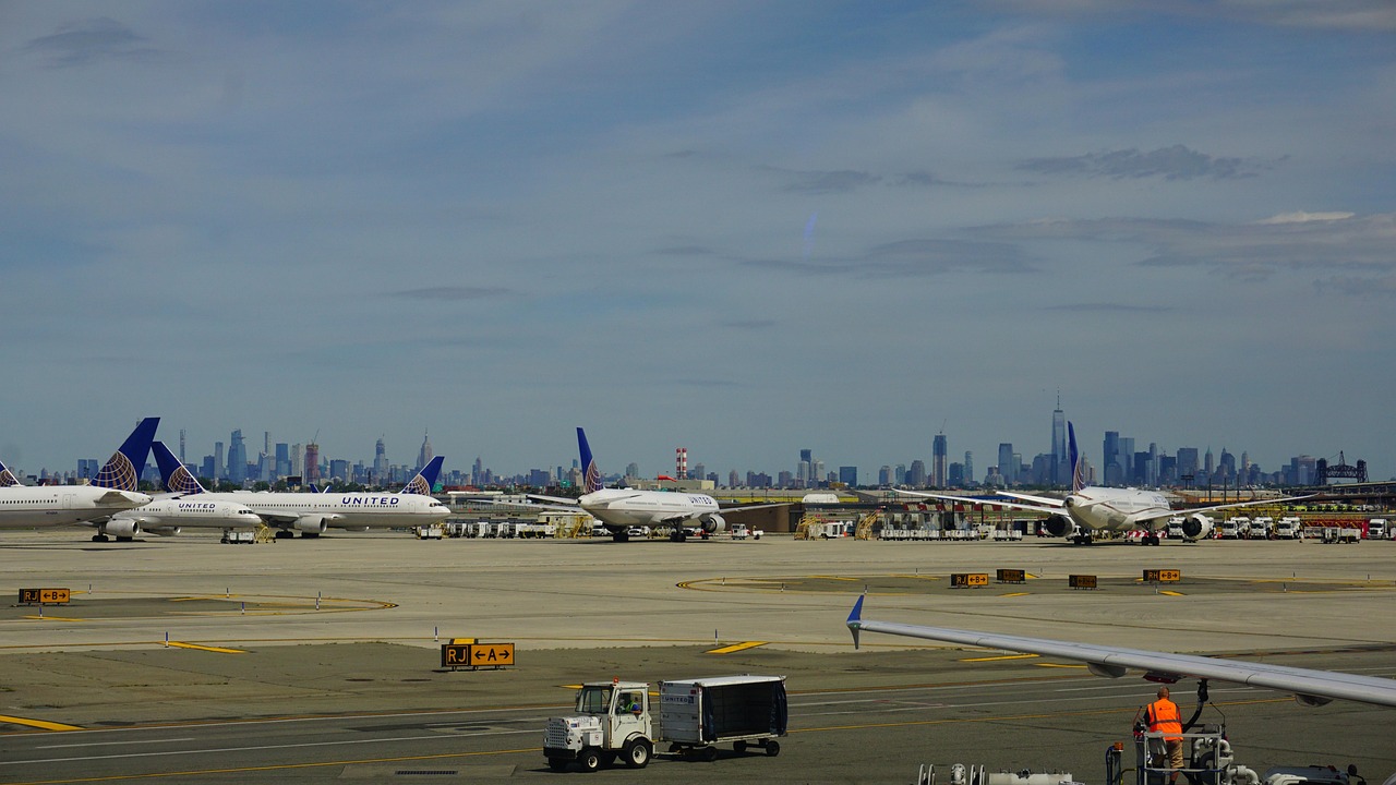 Kris på Newark – United tvingas ställa in 35 flyg per dag Kris på Newark – United tvingas ställa in 35 flyg per dag