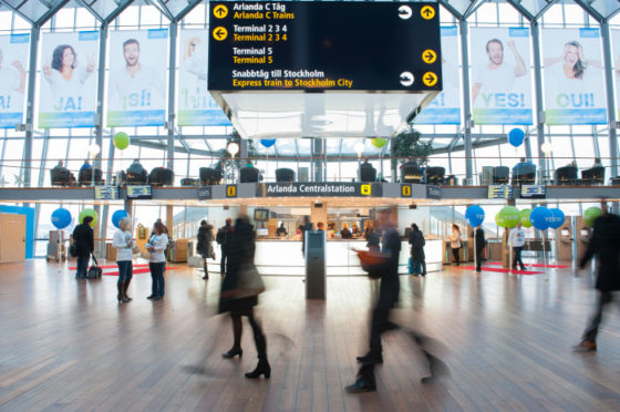 Familj missade Cypernflyg trots tre timmar på Arlanda – Swedavia hänvisar till "kökaos"