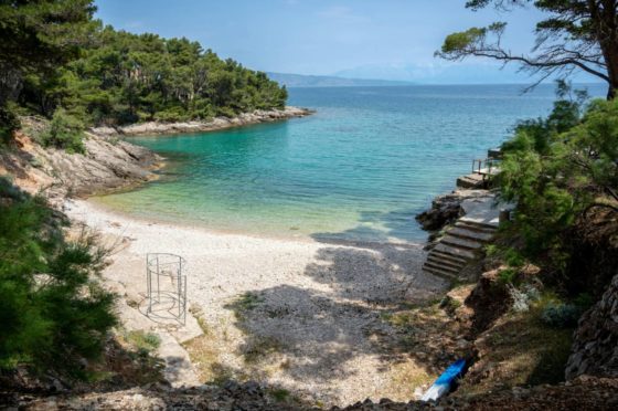 Brand på ön Brač – turister evakuerade