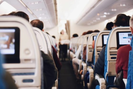 EU vill tvinga fram gratis handbagage – flygbolagen varnar för kaos och dyrare biljetter