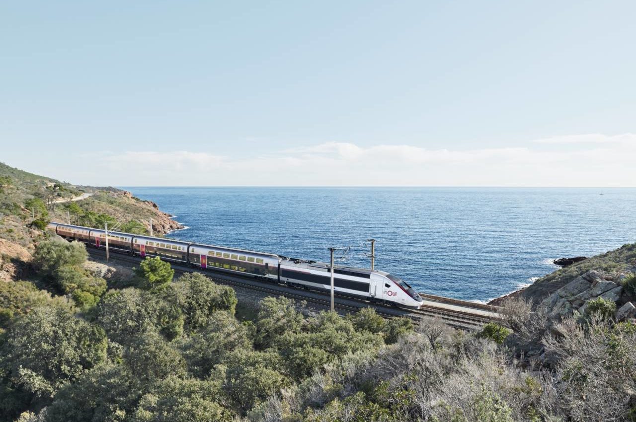 Höghastighetståg längs Frankrikes kust