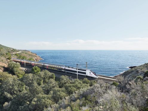 Höghastighetståg längs Frankrikes kust