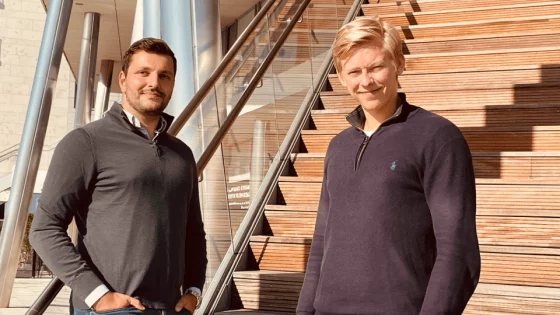 Kristian Lexeklint och Albin Eriksson Lippe, grundarna bakom AI-reseagenten Holiwise.