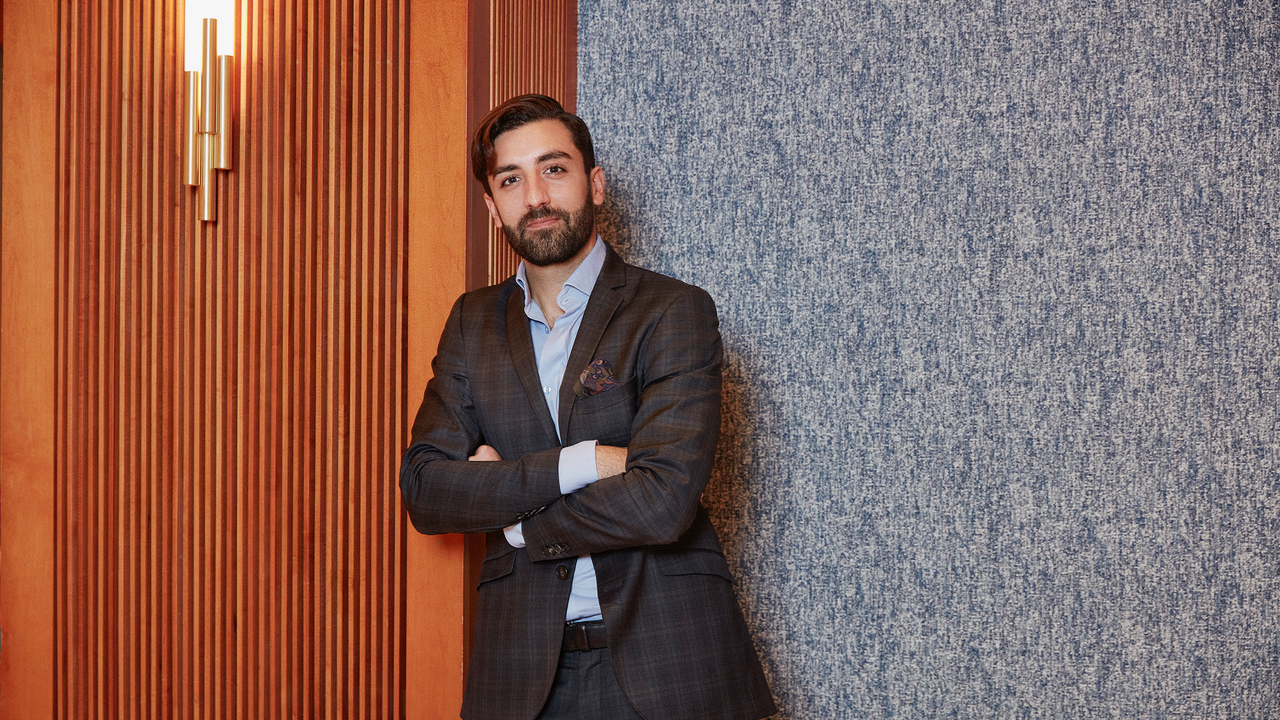 ”Vi jobbar med devisen att ingenting är omöjligt. En röd tråd löper genom allt vi gör – från tekniken, till atmosfären, till matupplevelsen”, säger Jacob Khan. Foto: Pressbild