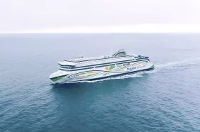 Tallink Grupp fortsätter sin gröna omställning. Rederiets nyaste shuttlefartyg, MyStar, har under de senaste månaderna vid flera tillfällen bunkrat bio-LNG, ett förnybart bränsle som kan minska utsläppen avsevärt jämfört med fossila alternativ. Målet är att successivt övergå till bio-LNG på både MyStar och Megastar.