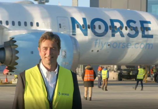 "Att vi genomför en emission till marknadspris är ett tydligt tecken på Norse Atlantics framsteg som ett ledande lågprisbolag för långdistansflyg", säger koncernchef Bjørn Tore Larsen.