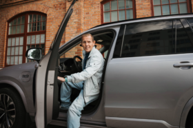 Hertz lyfter fram Måns Möller i nästa fas av kampanjen ”För varje resa”