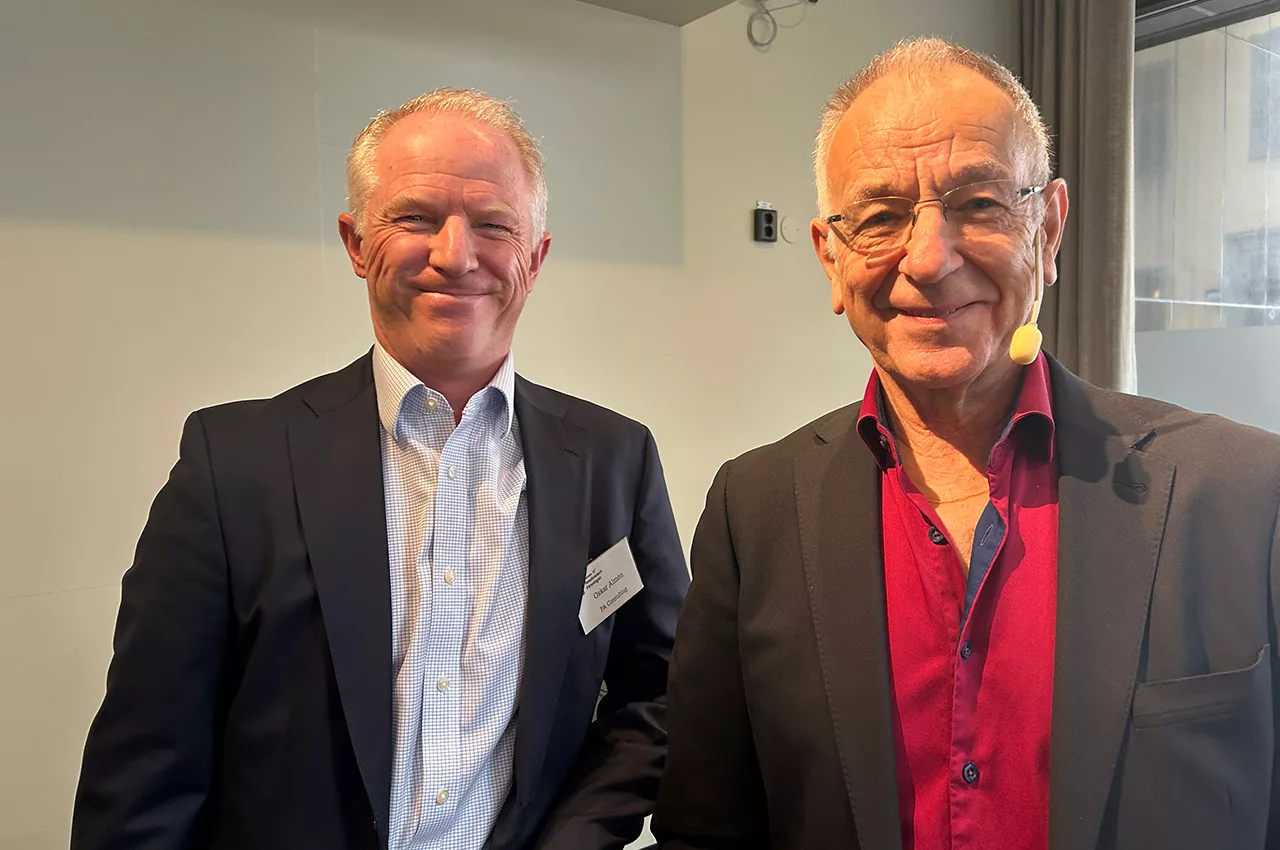 Oskar Almén från PA Consulting här tillsammans med dagens moderator Jan Wifstrand.