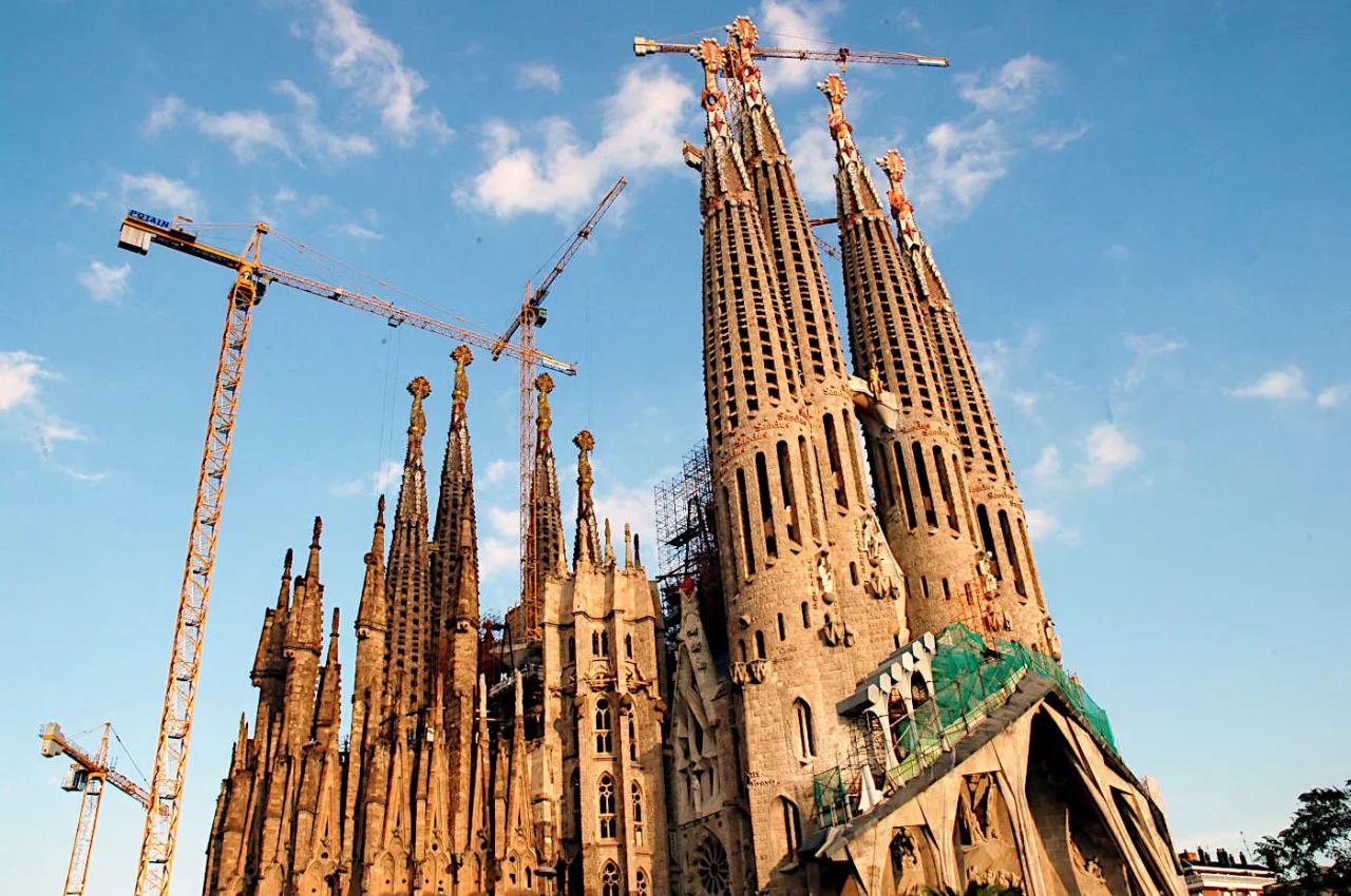 Sagrada Família blir världens högsta kyrka – Gaudís mästerverk når nya höjder i Barcelona Sagrada Família blir världens högsta kyrka – Gaudís mästerverk når nya höjder i Barcelona