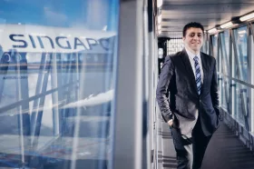 "Jag kan tänka mig att föreslå mina chefer att vi startar med tre, fyra avgångar i veckan från Stockholm. Kanske också Oslo. Om trafikunderlag bär kan det bli dagliga," säger Jagdish Bhojwani, Nordenchef för Singapore Airlines.