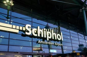 Allvarliga störningar på Schiphol efter kraftigt vinterväder