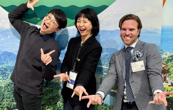 Linda Lin och Thomas Wu från Taiwan Tourism och Jacob Nordendahl från Sembo Group. Foto: Nils Norberg