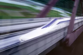 L0 Series är ett magnettåg, så kallad maglev, som utvecklas och testas av Central Japan Railway Company (JR Central).