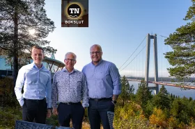 Efter 20 år som ägare lämnar Mats Löfroth över driften av Hotell Höga Kusten till sönerna Marcus och Måns.