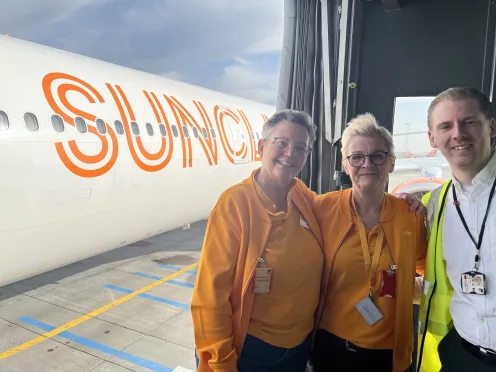 De 315 resenärerna möttes av Vings egen personal på Kastrup Airport, Köpenhamn, på mådag förmiddag.